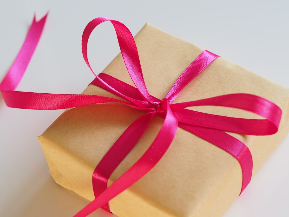 Combo Packages: Balloon Decor + Personalized Gift Hampers in Ghaziabad